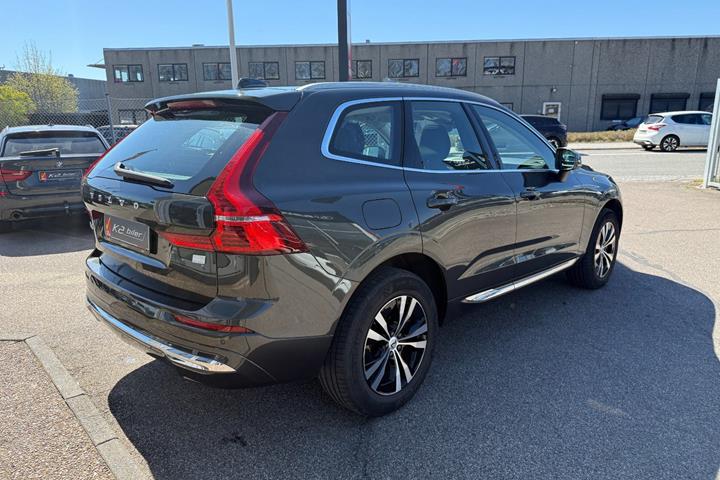 Grå Volvo XC60 fra 2022