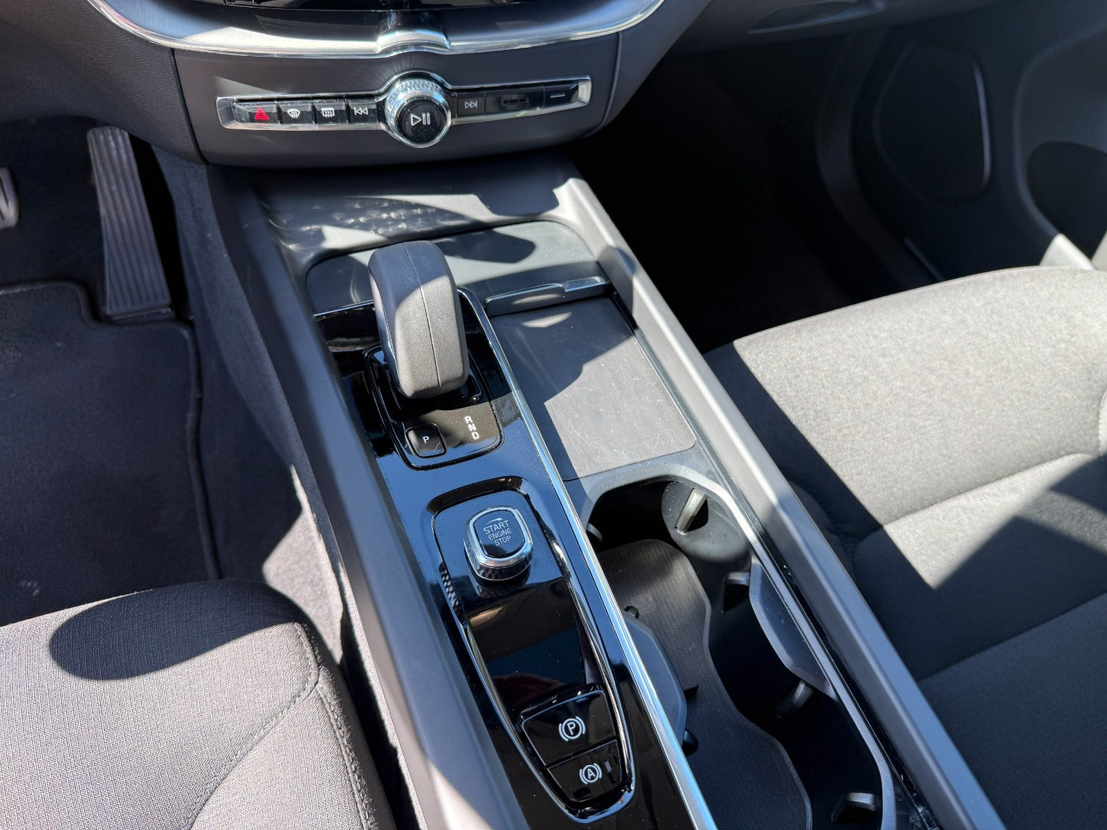 Grå Volvo XC60 fra 2022