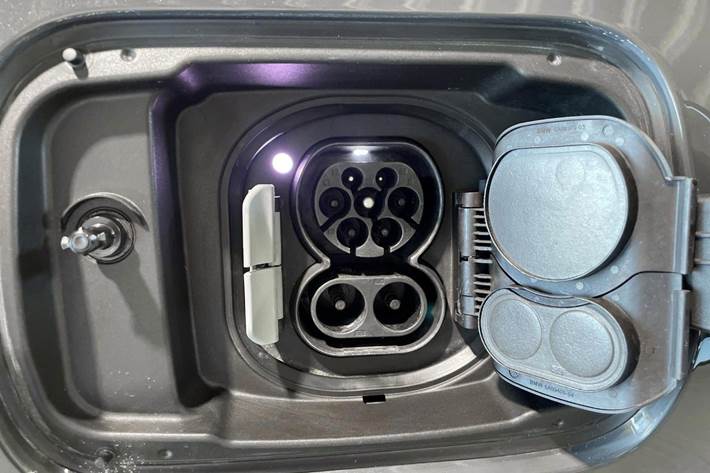 Grå BMW i4 fra 2023