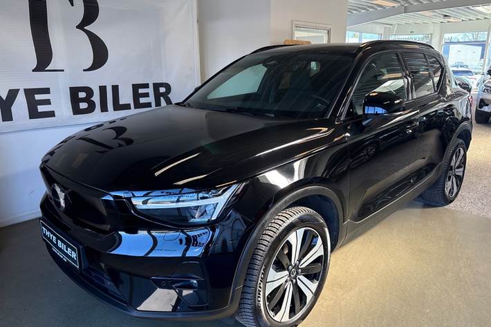 Sort Volvo XC40 fra 2023 set udefra