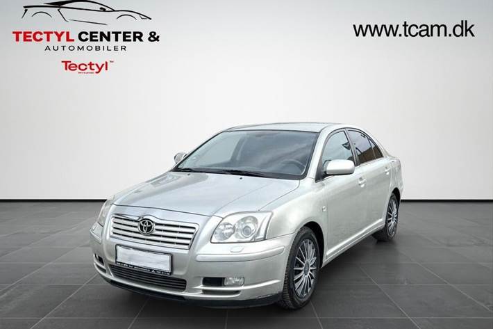 Orange Toyota Avensis fra 2004