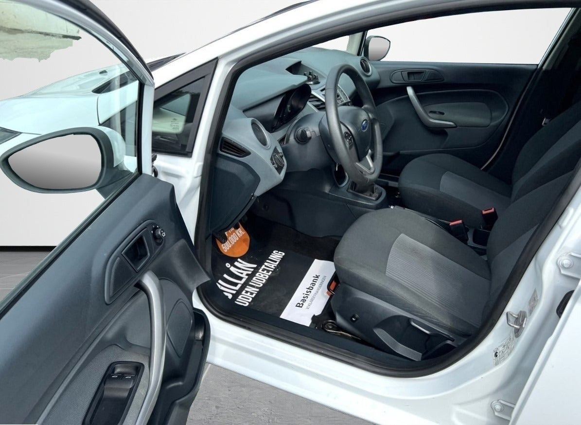 Hvid Ford Fiesta fra 2011