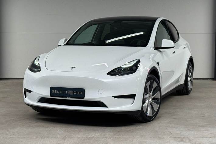 Hvid Tesla Model Y fra 2023
