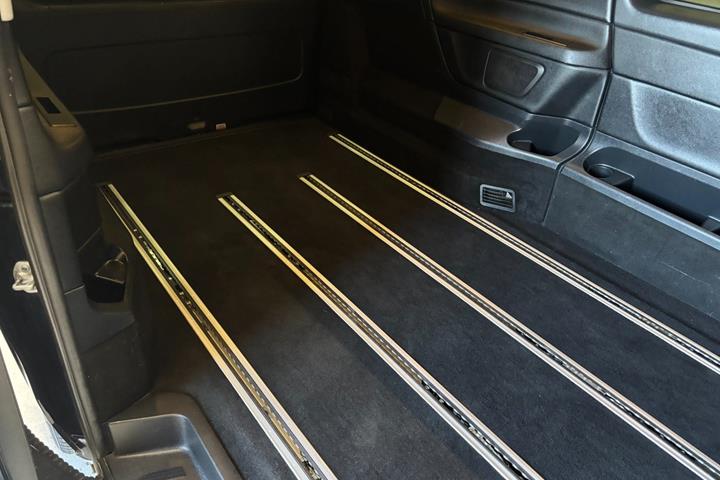 Blå Mercedes V250 d fra 2018