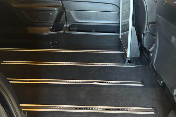 Blå Mercedes V250 d fra 2018