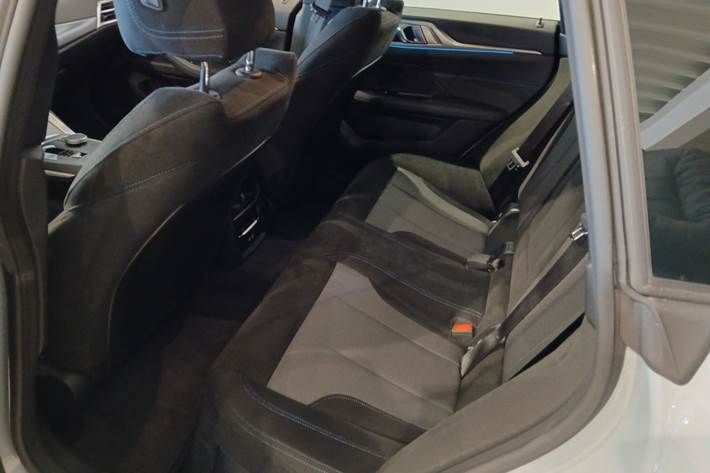 Grå BMW i4 fra 2025