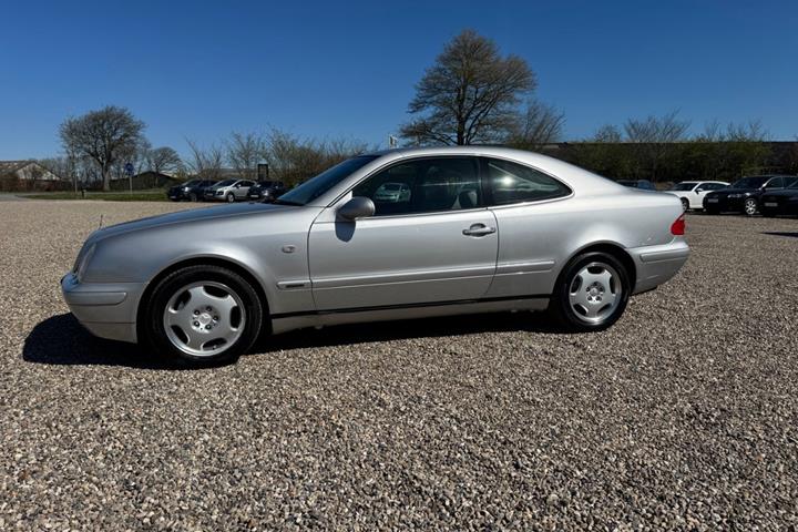 Sølv Mercedes CLK200 fra 1998