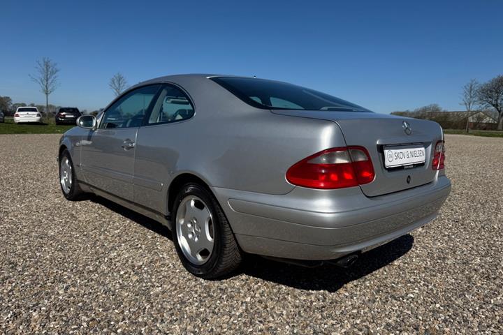 Sølv Mercedes CLK200 fra 1998