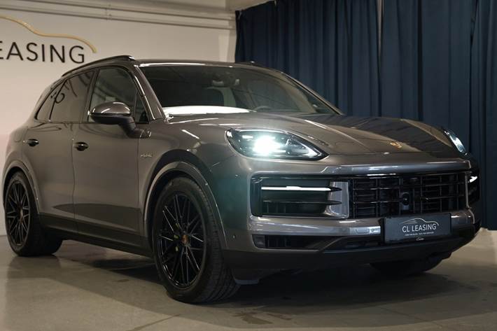 Grå Porsche Cayenne fra 2024