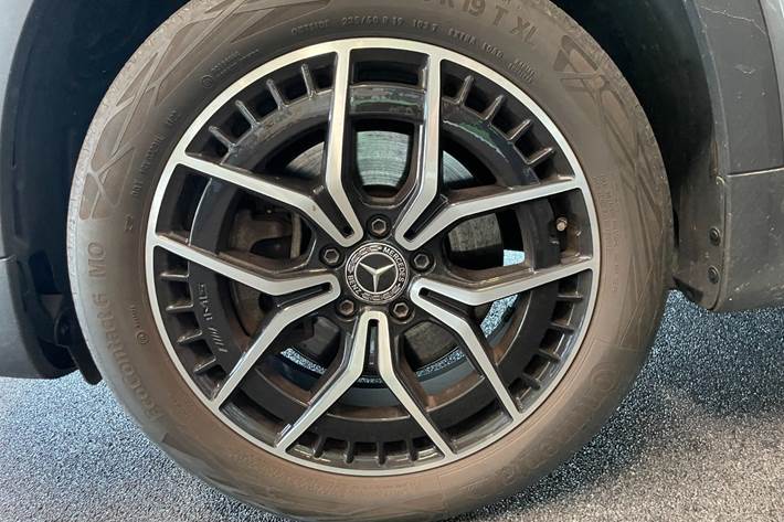 Grå Mercedes EQB250 fra 2022