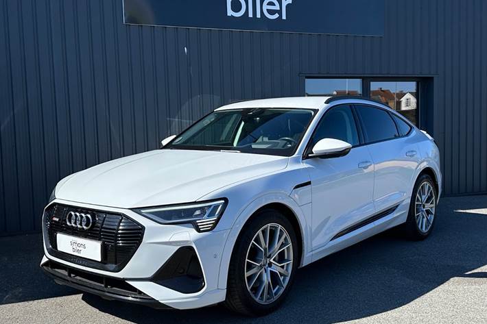 Hvid Audi e-tron fra 2020 set udefra