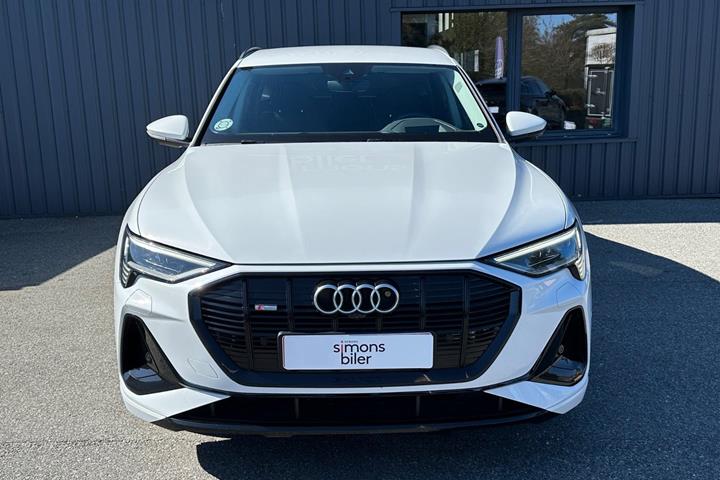 Hvid Audi e-tron fra 2020