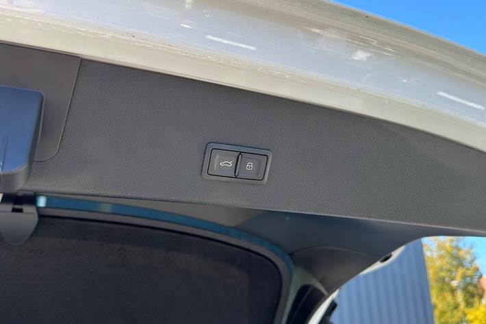 Hvid Audi e-tron fra 2020