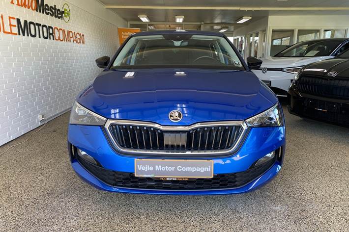 Blå Skoda Scala fra 2020