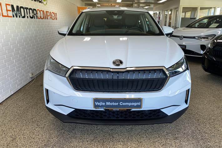Hvid Skoda Enyaq fra 2023