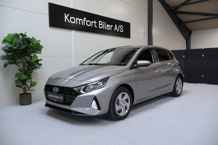 Grå Hyundai i20 fra 2022