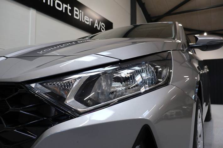 Grå Hyundai i20 fra 2022