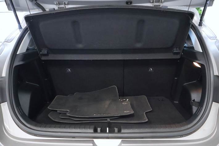 Grå Hyundai i20 fra 2022