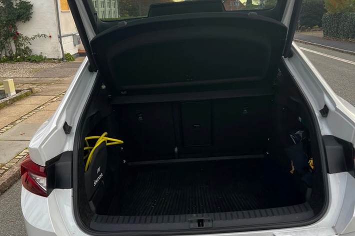 Hvid Skoda Enyaq fra 2023