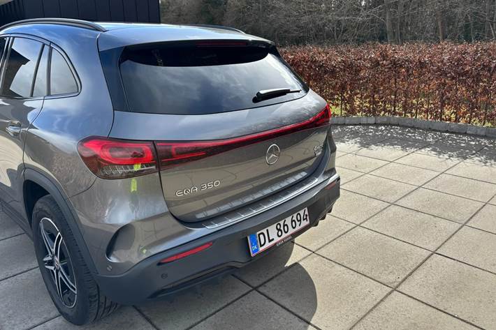 Grå Mercedes EQA350 fra 2022