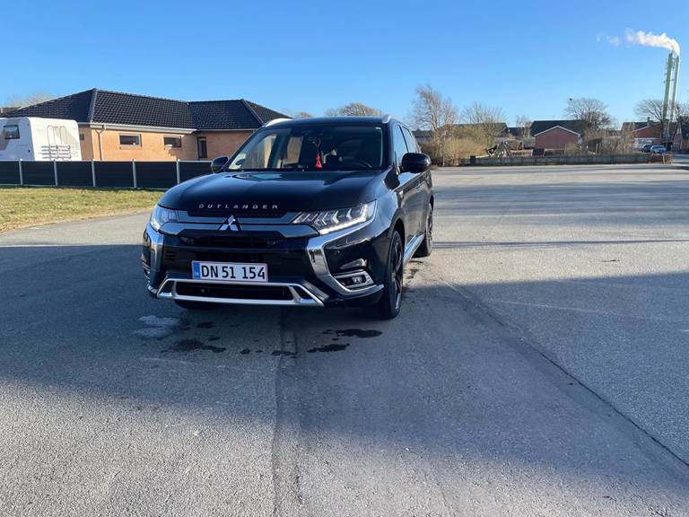 Mitsubishi Outlander 2,4 PHEV Intense CVT 4WD