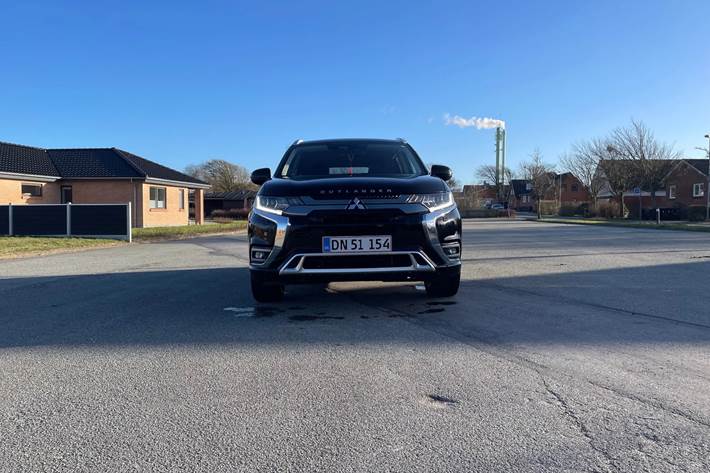 Sort Mitsubishi Outlander fra 2020