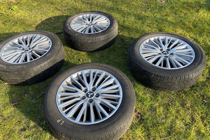 Sort Mitsubishi Outlander fra 2020