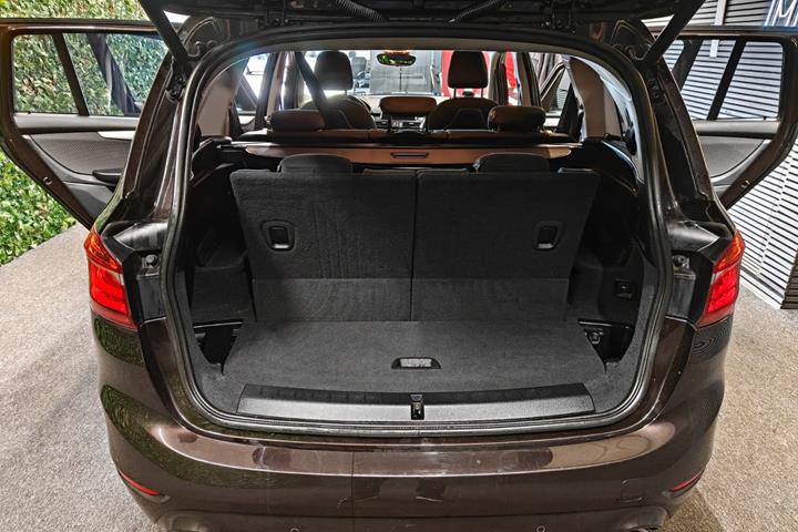 undefined BMW 218d fra 2020