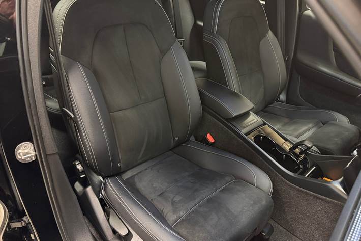 Sort Volvo XC40 fra 2022