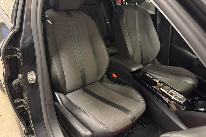 Sort Peugeot e-208 fra 2022