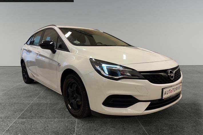Hvid Opel Astra fra 2021