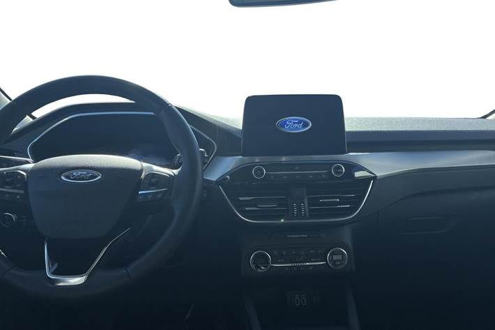 Blå Ford Kuga fra 2022