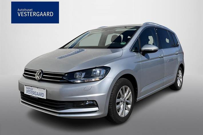 Sølv VW Touran fra 2019