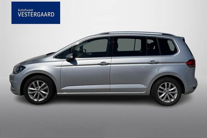 Sølv VW Touran fra 2019