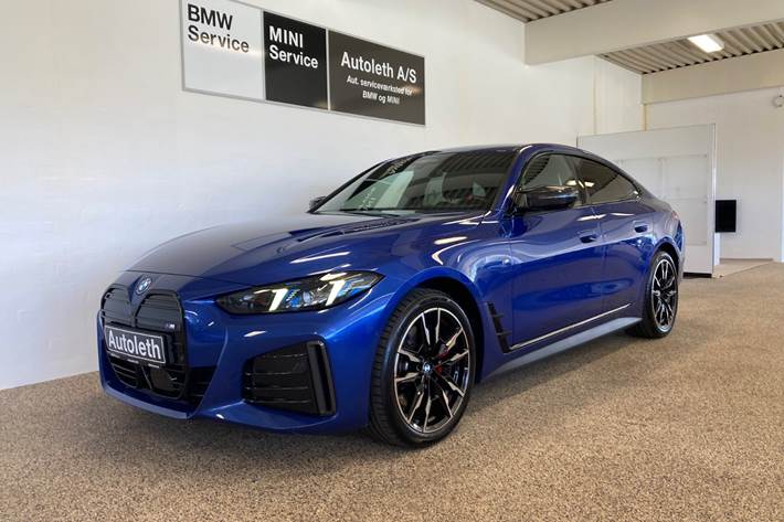 Blå BMW i4 fra 2025