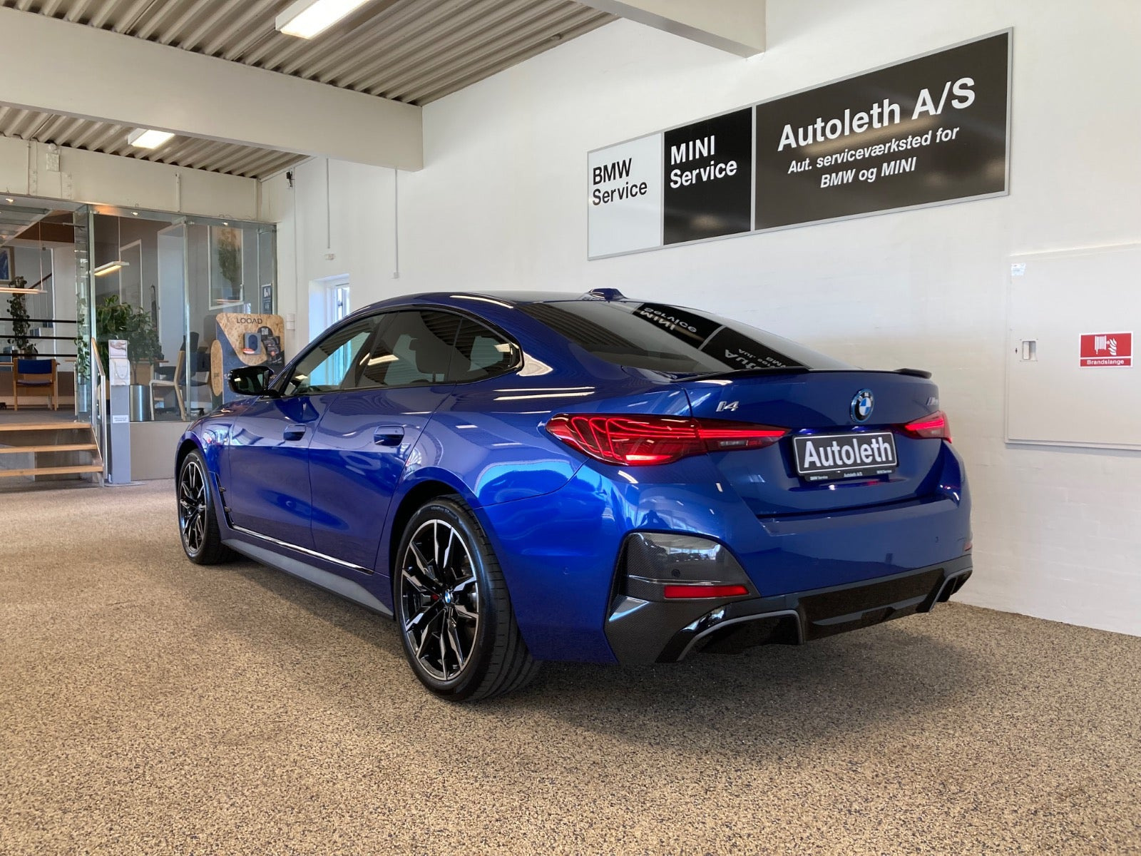 Blå BMW i4 fra 2025