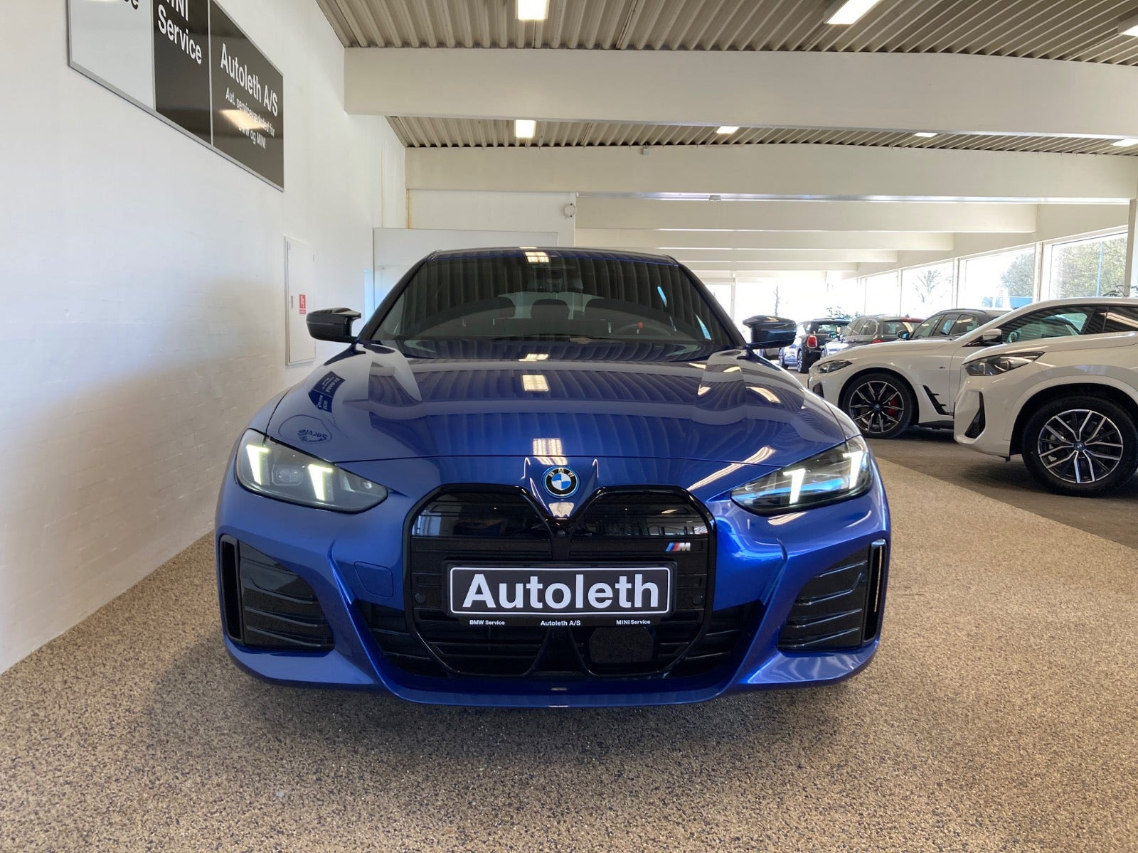 Blå BMW i4 fra 2025