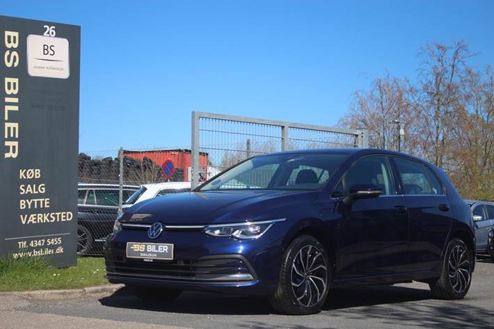 Blå VW Golf VIII fra 2022