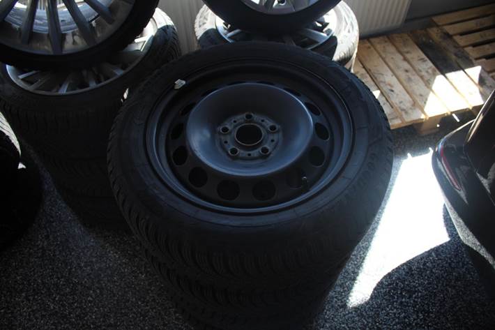 Blå VW Golf VIII fra 2022