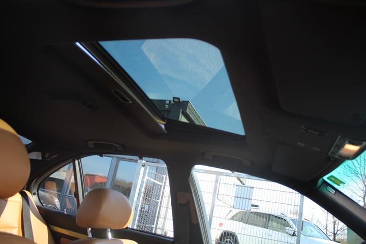 Gul BMW M5 fra 2000