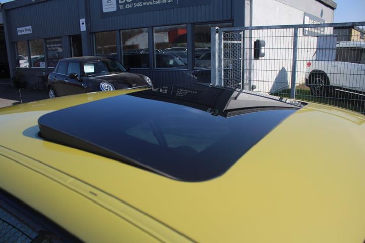 Gul BMW M5 fra 2000
