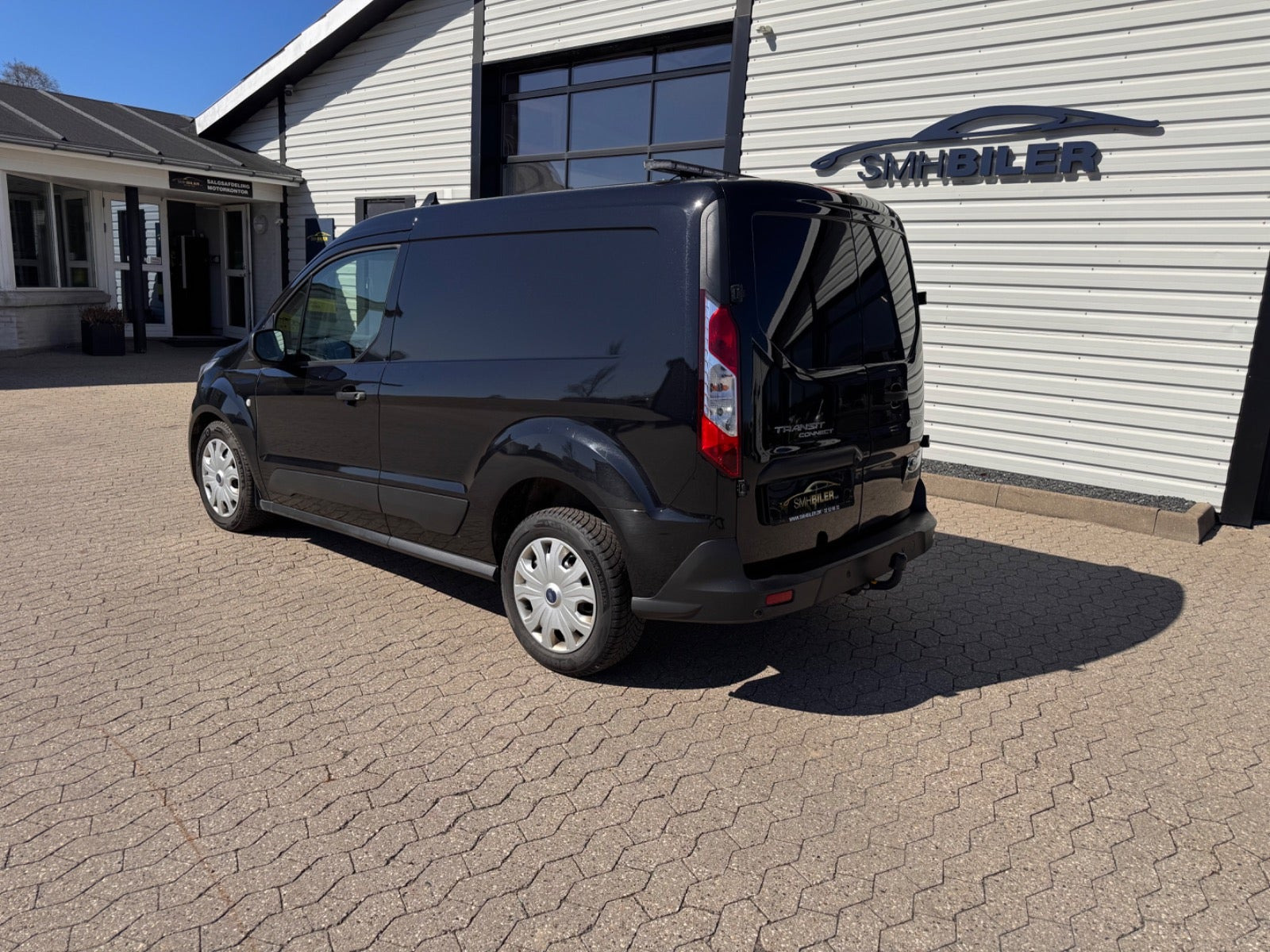 Sort Ford Transit Connect fra 2023