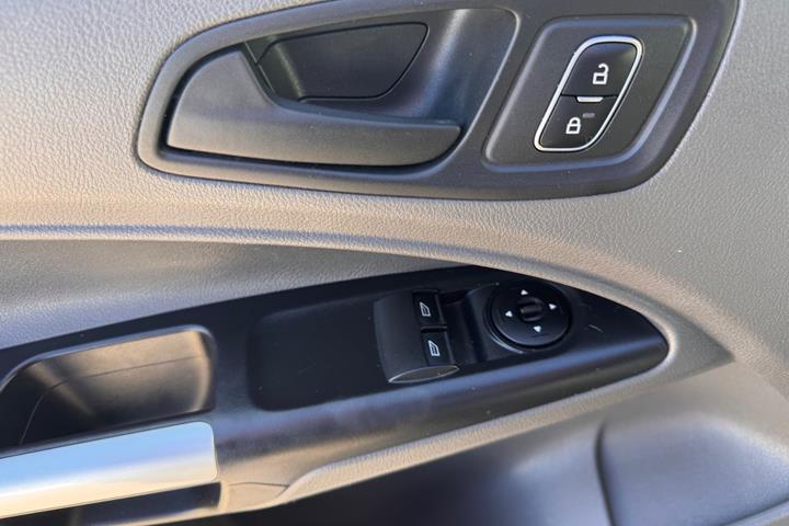Sort Ford Transit Connect fra 2023