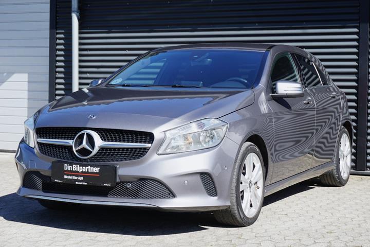 Grå Mercedes A200 d fra 2017 set udefra