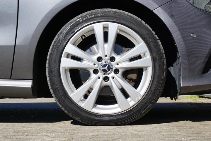 Grå Mercedes A200 d fra 2017