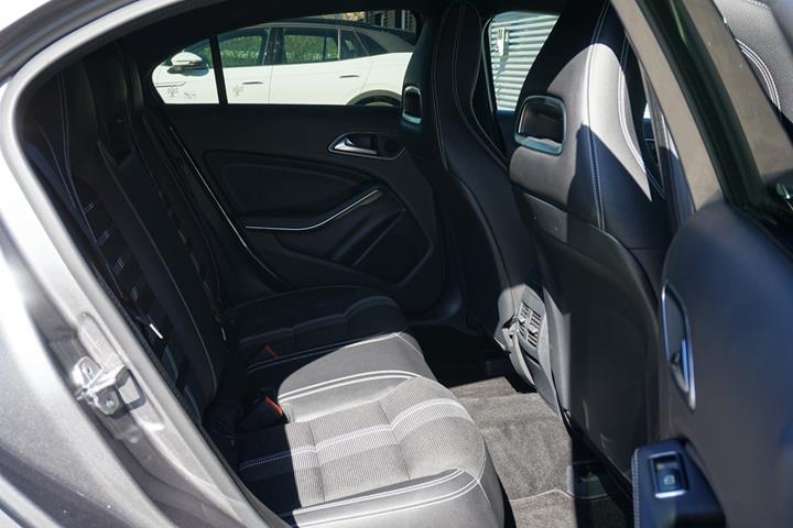 Grå Mercedes A200 d fra 2017