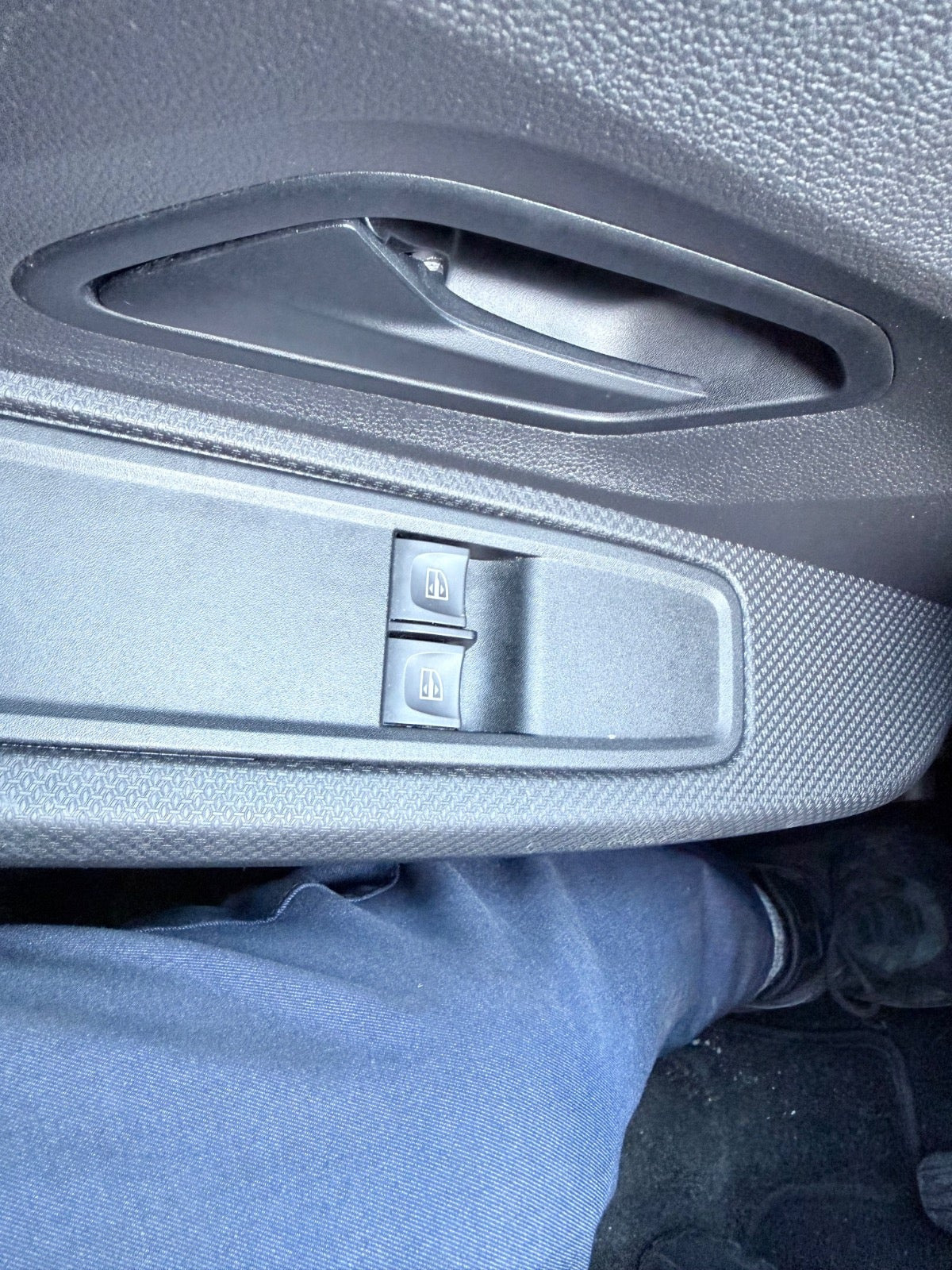 Hvid Dacia Jogger fra 2023 set indefra