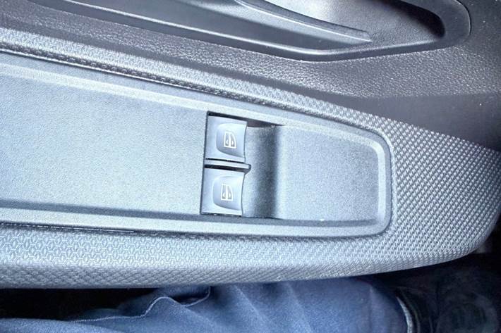 Hvid Dacia Jogger fra 2023 set indefra