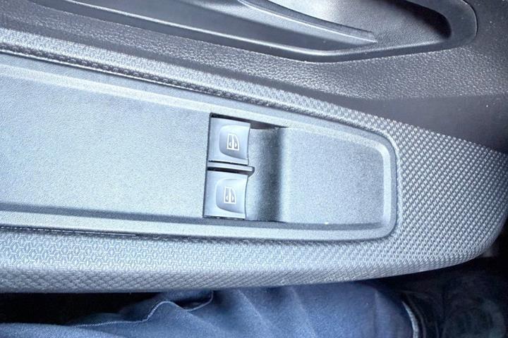 Hvid Dacia Jogger fra 2023 set indefra