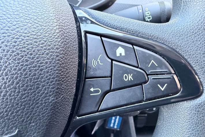 Hvid Dacia Jogger fra 2023 set indefra